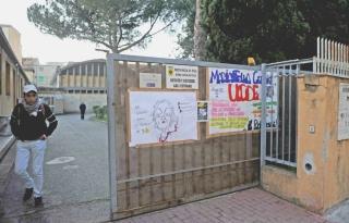 L’entrata dell’istituto professionale “Pacinotti”
