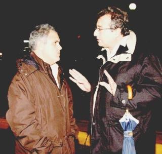 Sopra, il sindaco Lunardini (a destra) con Baldini (Avif); a lato, alcuni aderenti al Comitato di via Ponchielli