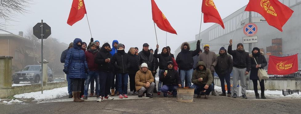 Mette le mani al collo al maresciallo: arrestata 