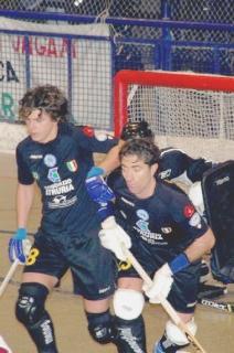 <strong>PISTA DEL CAPANNINO.</strong> Pagnini e Bresciani giostrano durante un’azione difensiva. Questa sera con i compagni di squadra punteranno a una vittoria che può riequilibrare il campionato
