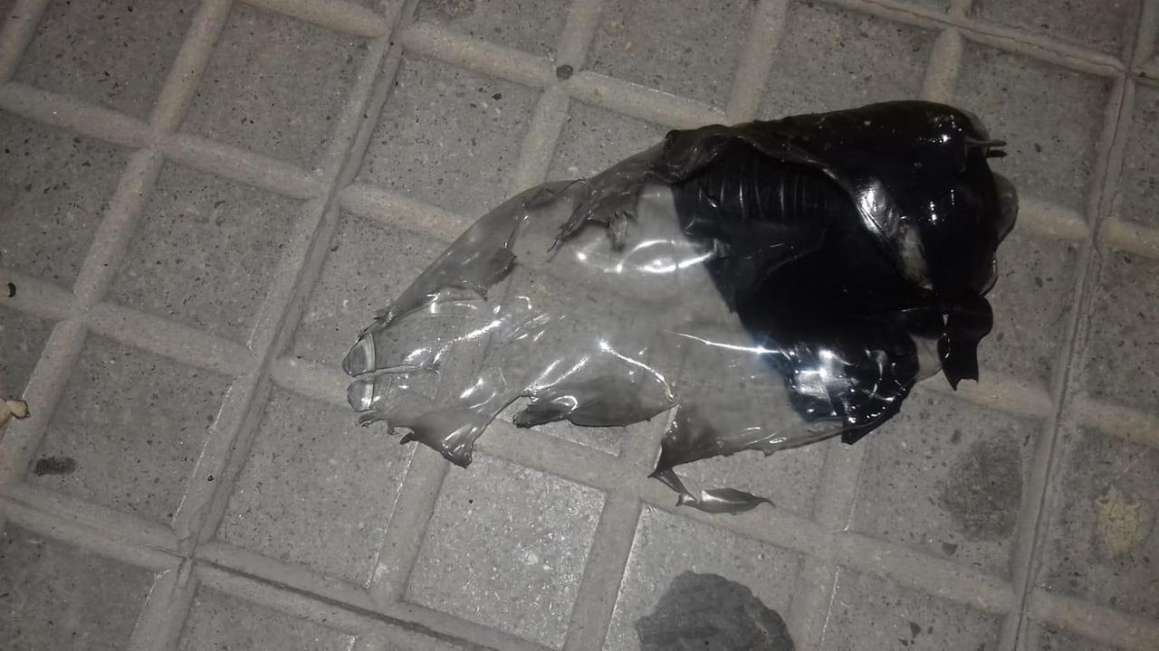 La bottiglia incendiaria ritrovata in via Albereta