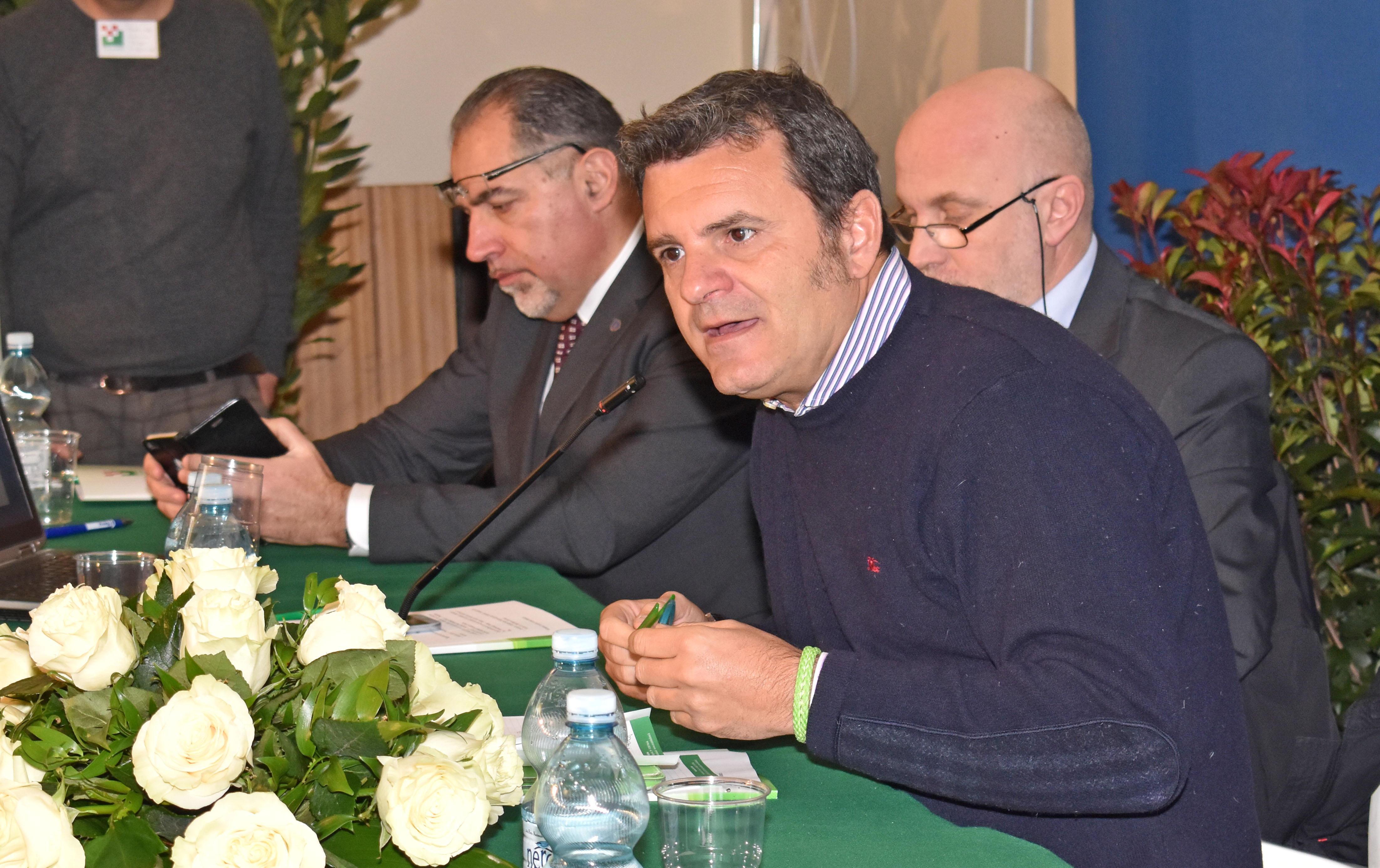 In primo piano Gian Marco Centinaio (foto Gori)