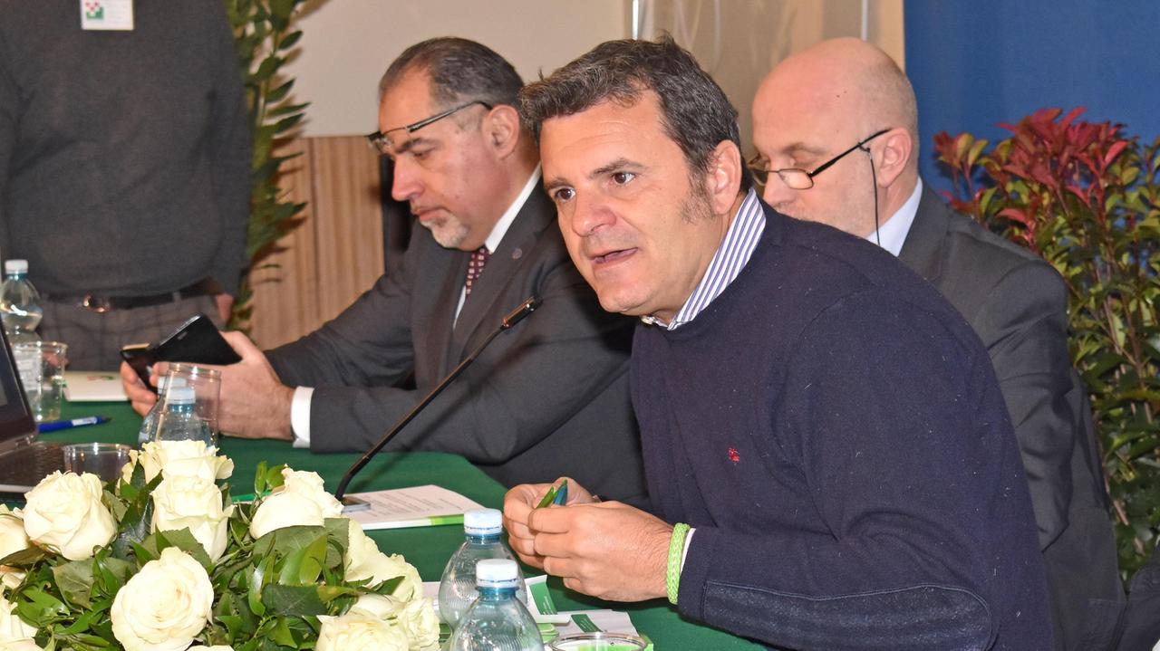 In primo piano Gian Marco Centinaio (foto Gori)