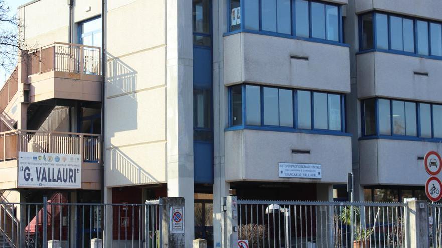 Carpi, studenti fanno a pugni a scuola: uno cade e finisce all’ospedale