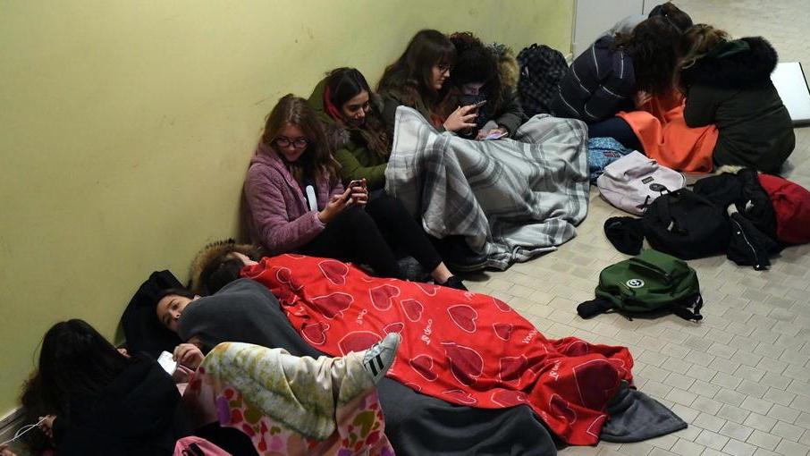 Mancano le aule a scuola 2mila in piazza a Livorno