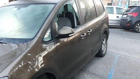 Altre cinque auto danneggiate nella notte dei ladri-vandali