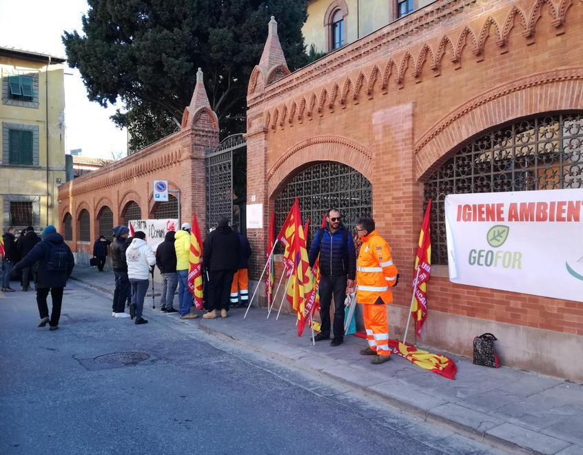  Avr, la vertenza in prefettura: società richiamata al rispetto delle normative 
