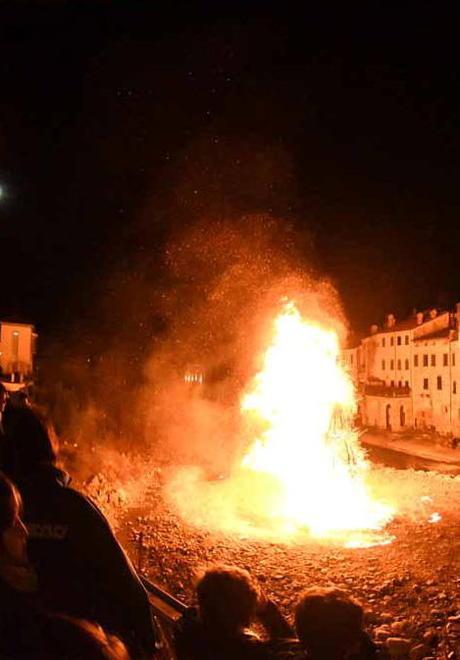 Pontremoli, scatta la stagione dei falò Giovedì si parte con San Nicolò 