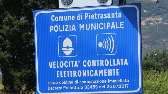 Neri contro gli autovelox: sono macchine mangiasoldi