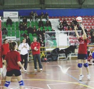 Sport e solidarietà tantissimibambini alla Volley Marathon