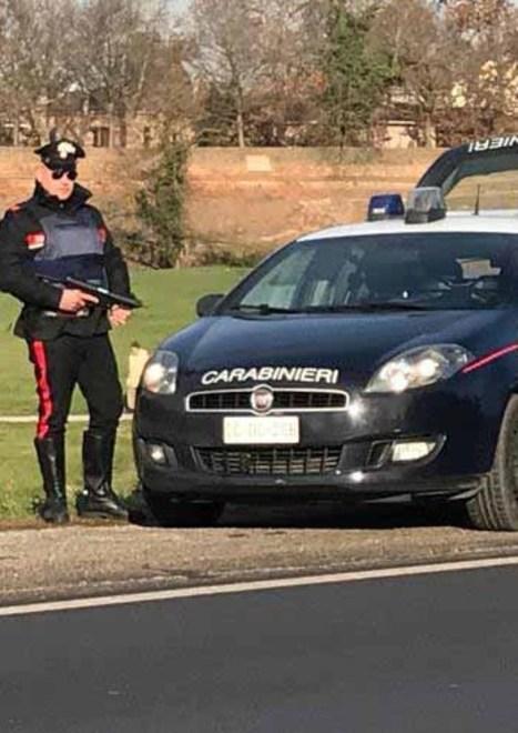 Ai domiciliari aggrediscono i carabinieri: arrestati
