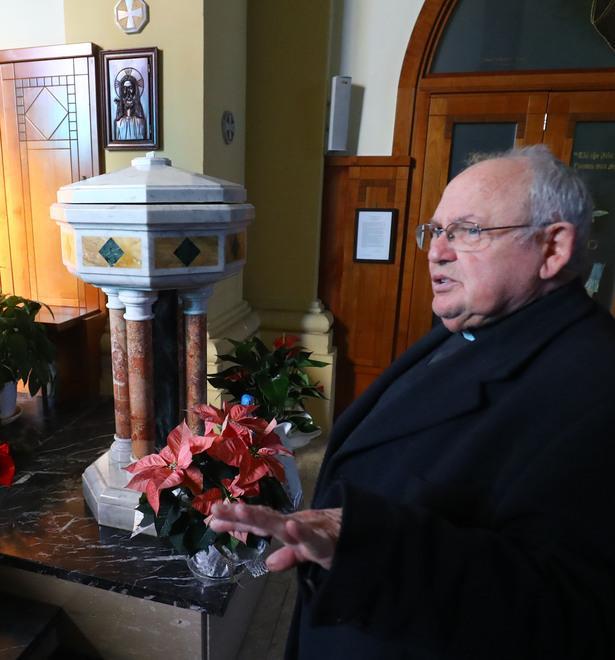 Non solo furti in chiesa: un uomo incappucciato un coltello e strani riti 