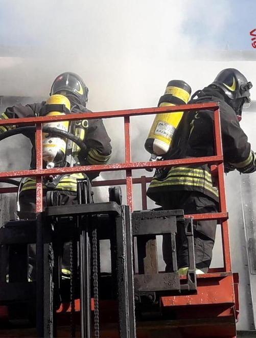 Paura per un incendio in un’azienda conciaria I danni sono limitati