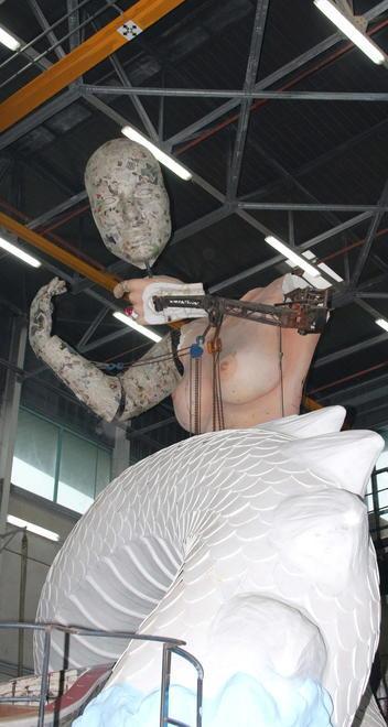 Tante figure femminili pochissimi politici così prendono forma i carri del Carnevale