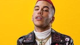 Mallegni contro il rapper Sfera Ebbasta: «Incita all’uso delle droghe»