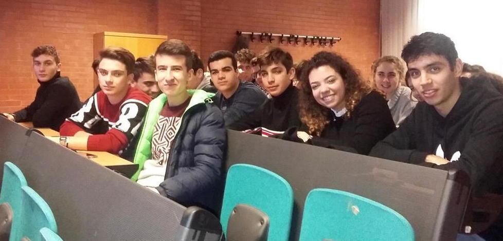 A lezione di robotica I ragazzi dell’Isis al Sant’Anna di Pisa