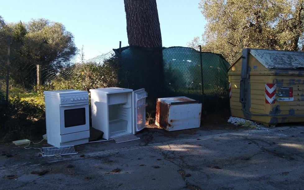 Frigo e forni abbandonati