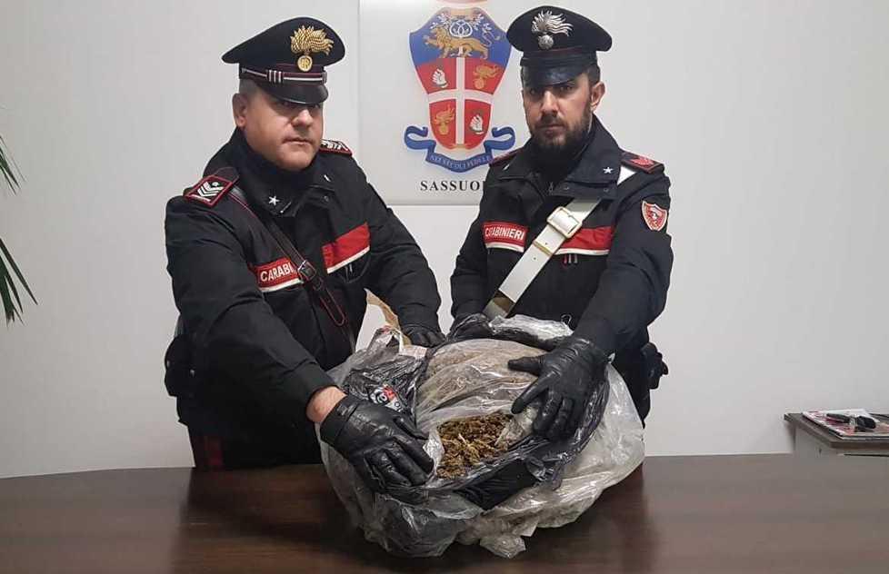 “Non toccare, c’è dell’amianto” Ma sono otto chili di marijuana 