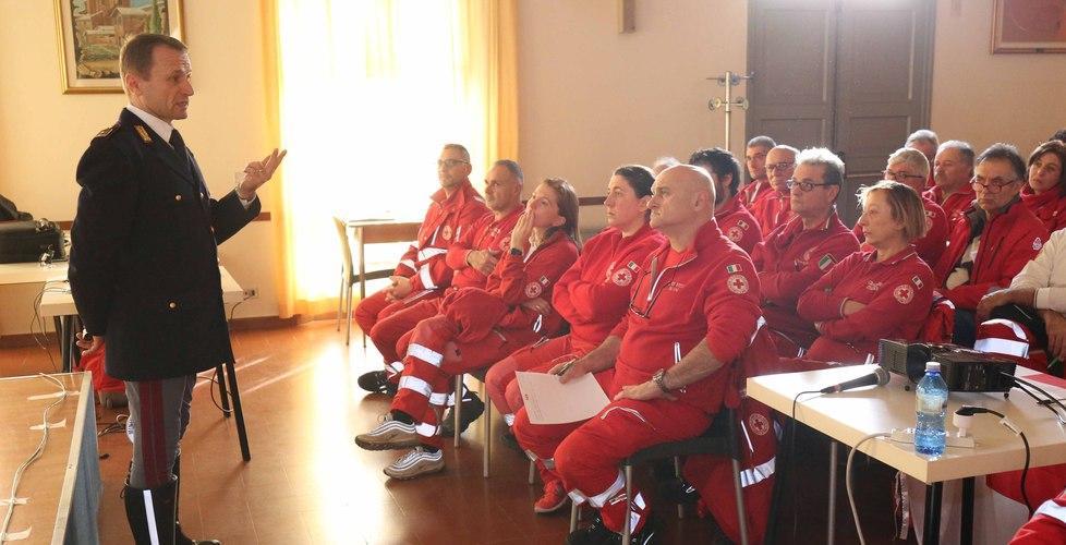 La polizia stradale fa lezione agli autisti delle ambulanze 