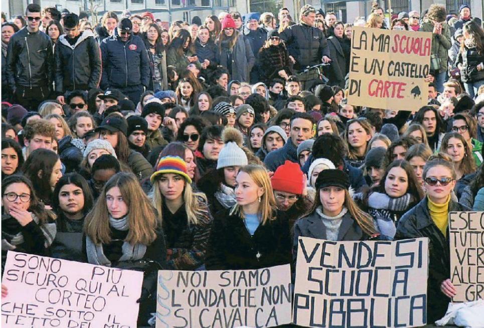 La protesta degli studenti (fotoservizio Repetti Salvini Marzi Pentafoto)