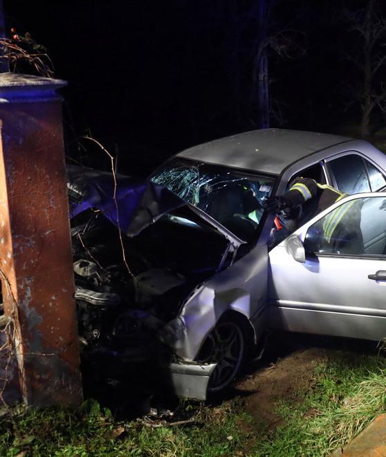 Auto fuoristrada contro un muretto: paura per una bambina di cinque anni 