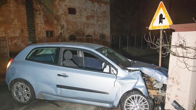 Castelfranco, sbanda e va fuori strada, grave uomo di 44 anni