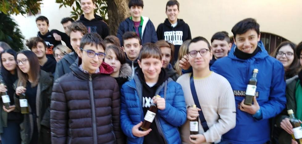 I ragazzi dell’agraria producono il loro primo olio 