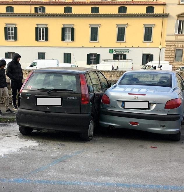 Tre auto distrutte nella carambola