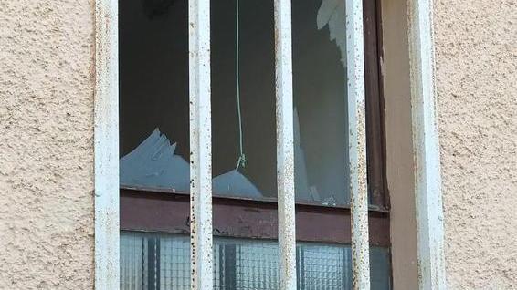 Pietre contro le finestre I vandali si scatenano sulla pista di pattinaggio