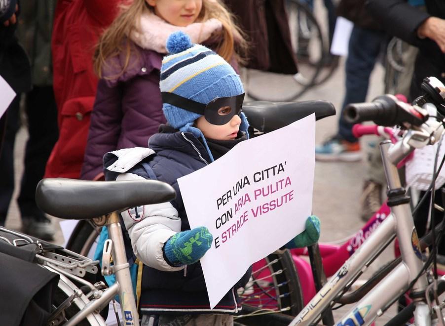 Tutti in sella per avere aria più pulita in città