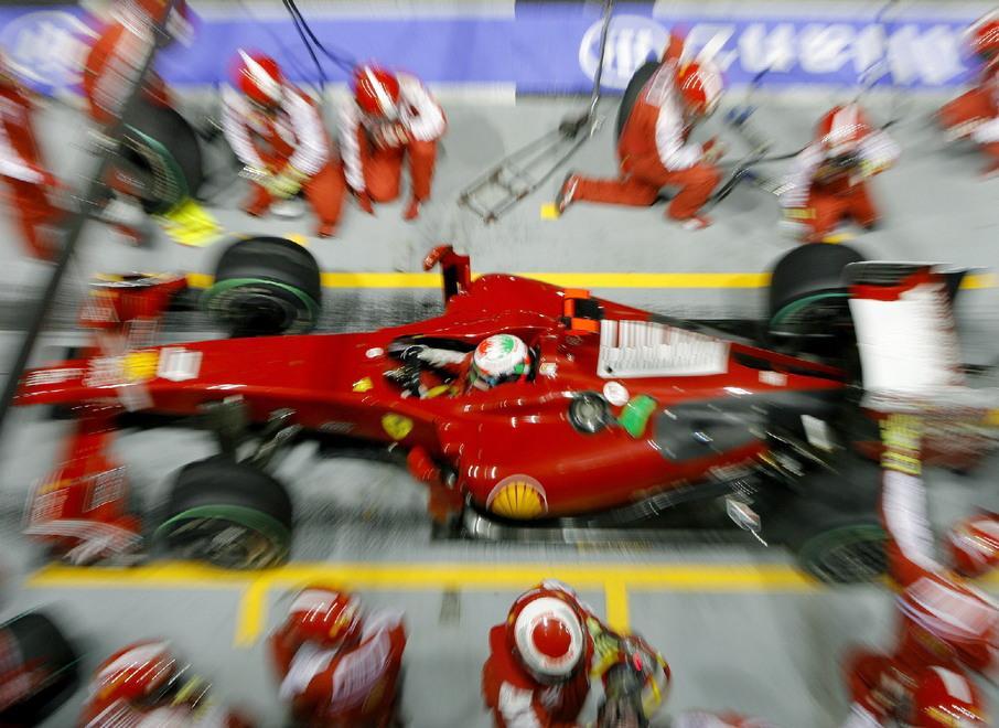 LO SPECIALE/ Modena. Pit stop Ferrari al parco Novi Sad La febbre “rossa” da Motor Show 