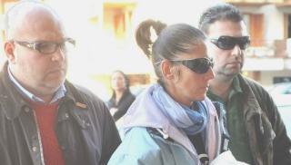Anna Laura Scuderi viene portata in questura dopo l’arresto all’asilo di via Galvani