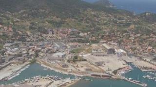Una veduta aerea del cantiere Esaom a Portoferraio