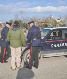 I carabinieri raccolgono testimonianze, a destra il capitano De Corato con il sostituto procuratore Paola Rizzo