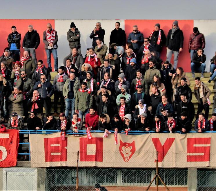 Gran derby della concia tra inviti a darsi all’ippica e consigli ad andare a vedere il carnevale