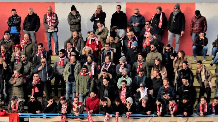 Gran derby della concia tra inviti a darsi all’ippica e consigli ad andare a vedere il carnevale