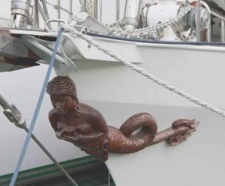 <strong>DETTAGLI DI UNA SIGNORA.</strong> Due immagini della Sea Wonder, ormeggiata in Darsena