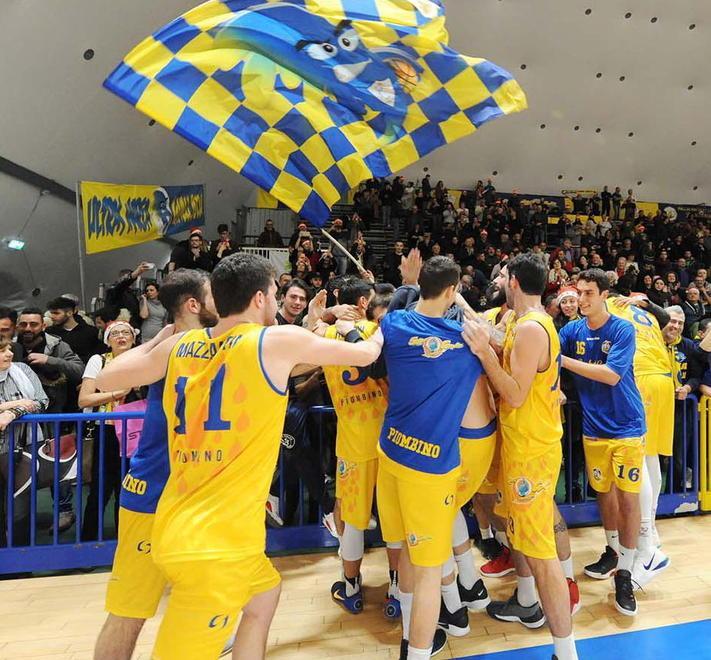 Fiato sospeso, tre errori viola e per Piombino è festa grande 