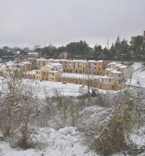 Case imbiancate dalla neve a Guardistallo