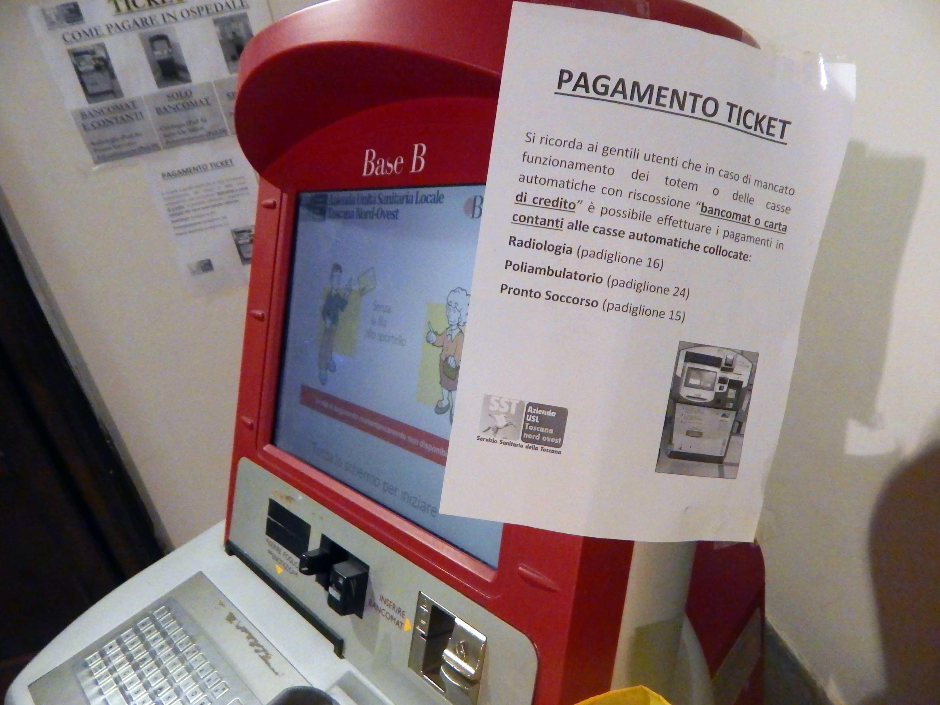 Una macchinetta per il pagamento del ticket sanitario