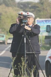 Controlli col telelaser dei vigili urbani