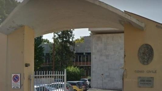 Genio civile, donna delle pulizie ruba un pc per comprare droga