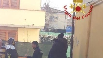 Le forze dell'ordine e i vigili del fuoco sul posto