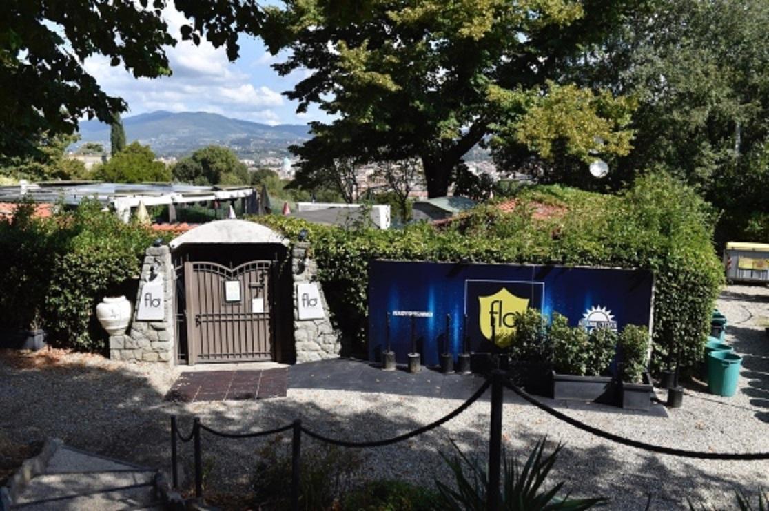 Il locale in cui i due carabinieri erano intervenuti portando via le due ragazze