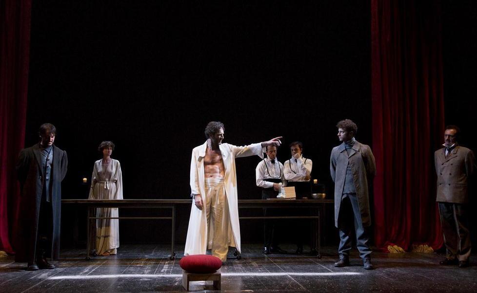 Who is the King, in scena Lino Musella e Paolo Mazzarelli