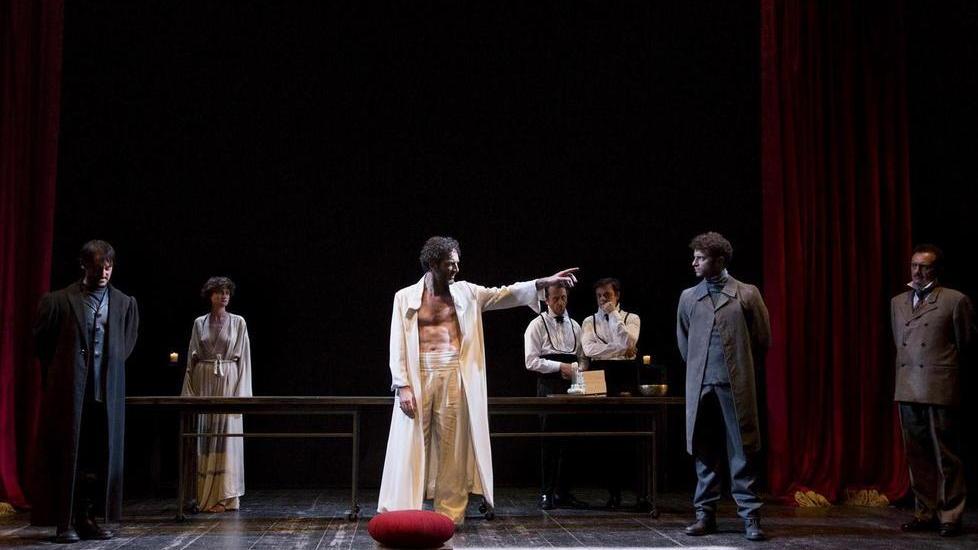 Who is the King, in scena Lino Musella e Paolo Mazzarelli