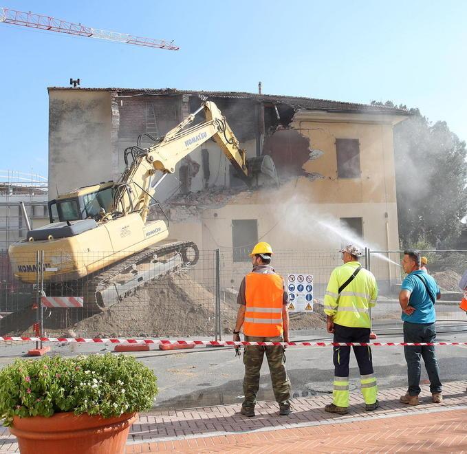 Finita la strada, via ai lavori per la piazza 
