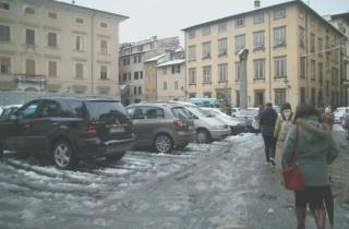 Neve mista a fango in piazza Santa Maria Bianca (Vip)