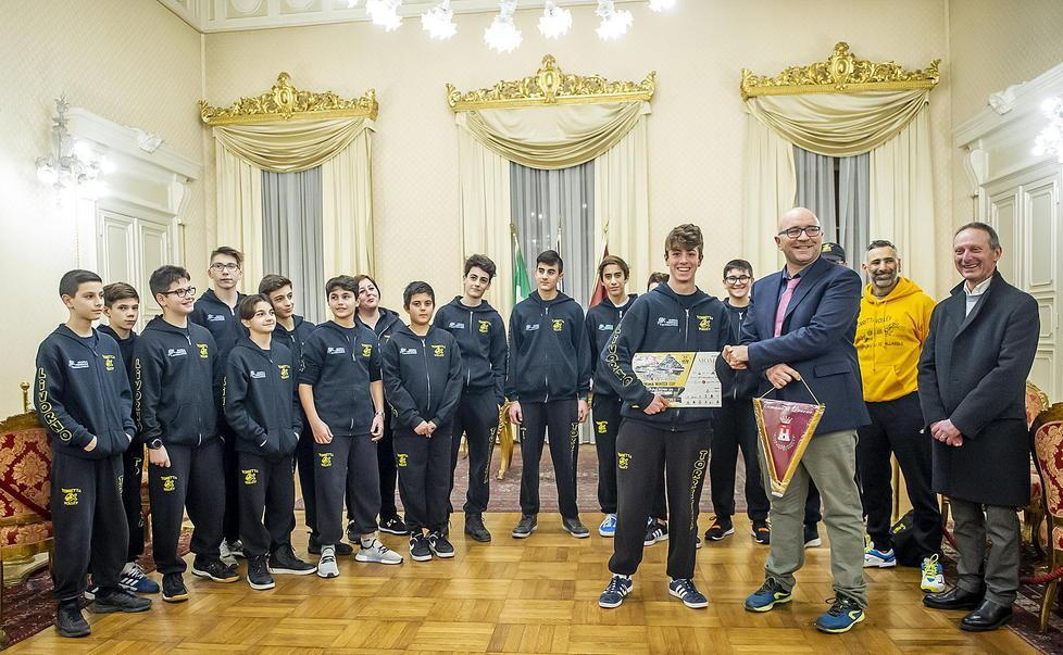 «Siete il nostro orgoglio», il Comune premia i ragazzi del Torretta Volley under 14 
