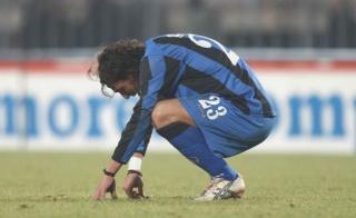 Pisa-Piacenza di un anno fa: i nerazzurri (qui, Lupo Greco) in ginocchio